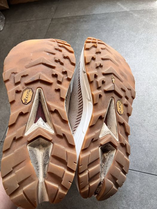 Кросівки hoka 42,5 розмір, 27 см.