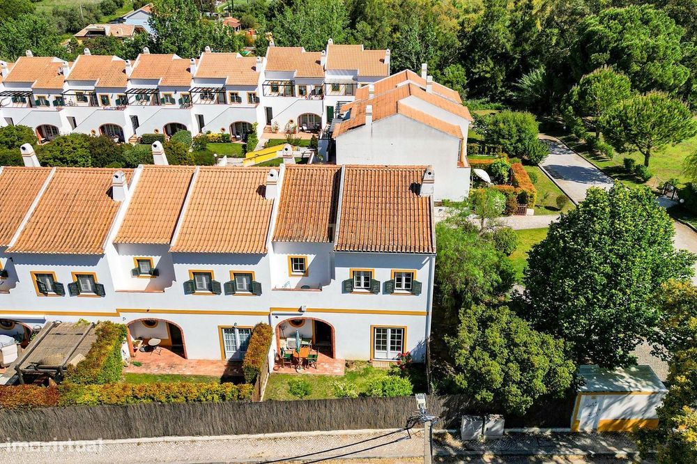 Moradia em condomínio fechado com Piscina, Perto das Praias da Arrábid
