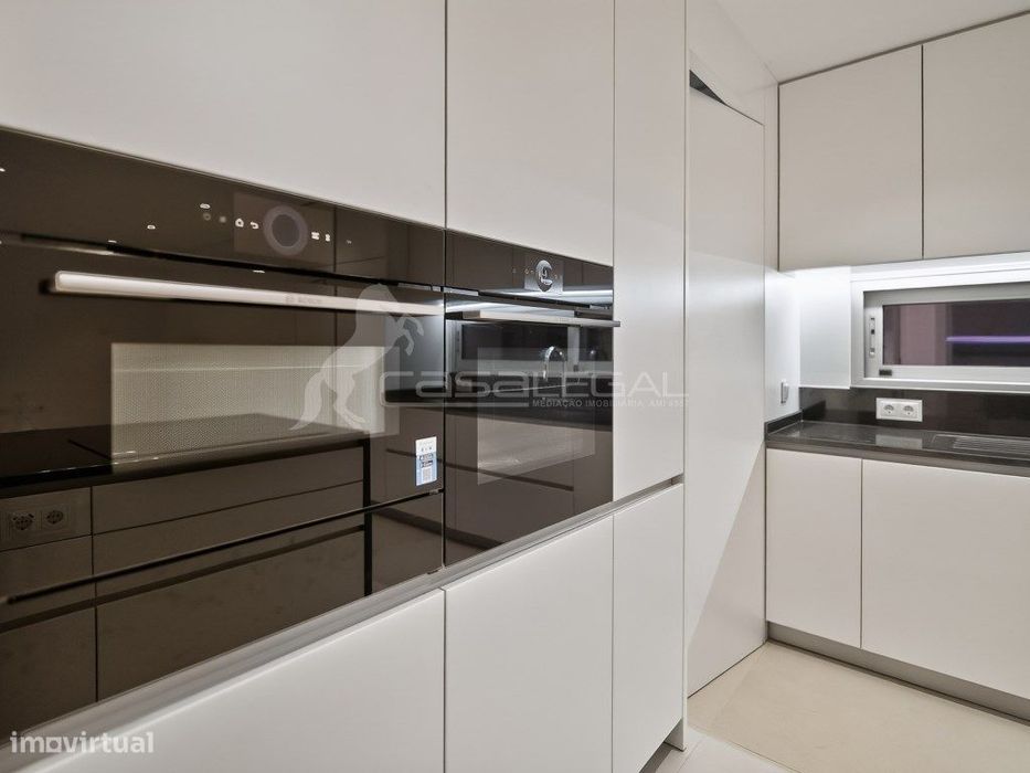 Moradia nova e térrea, com três suites, piscina aquecida e excelent...
