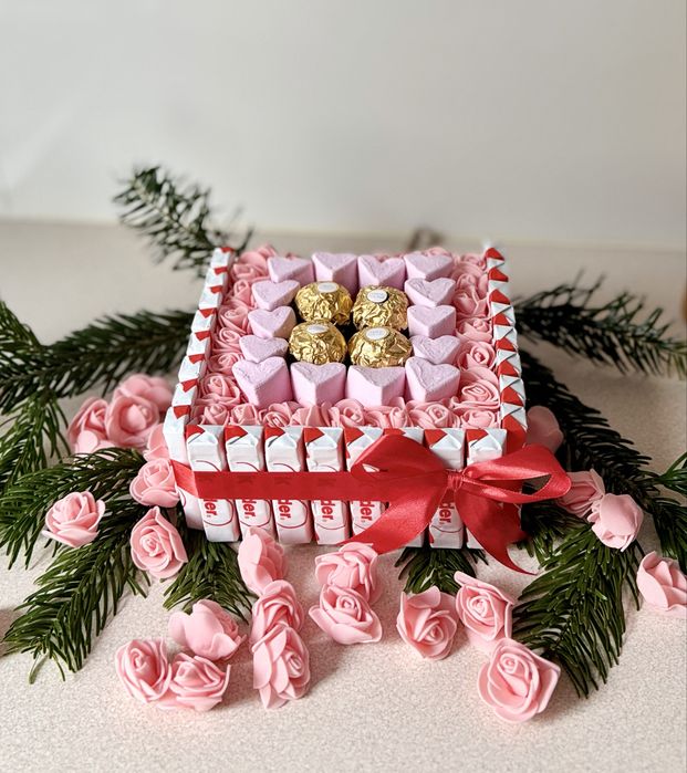 Pudełko prezentowe słodyczy/box prezentowy  z róż, ferrero rocher
