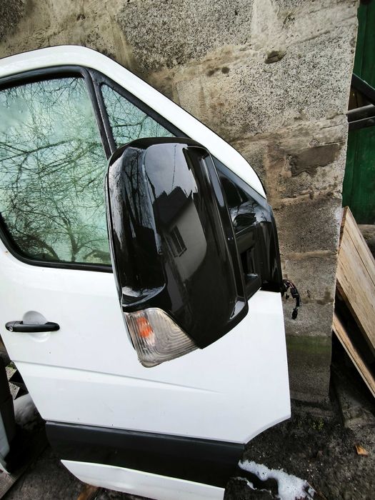 Двері передні (R) (L) MB Sprinter W906