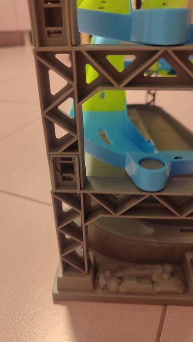 Трек Хотвілс і парковка з ліфтом+4 машинки