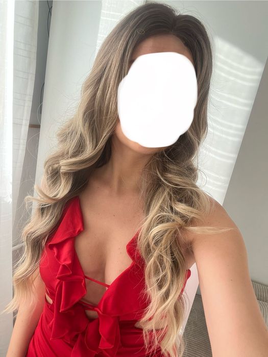 Peruka ciemny blond gęsta falowana