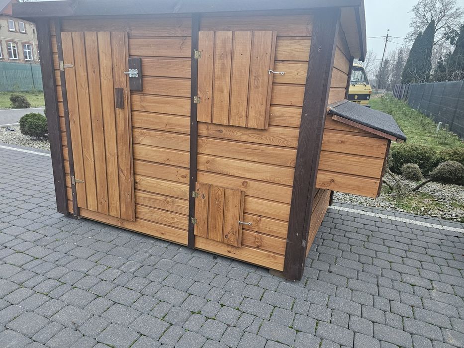 Kurnik drewniany