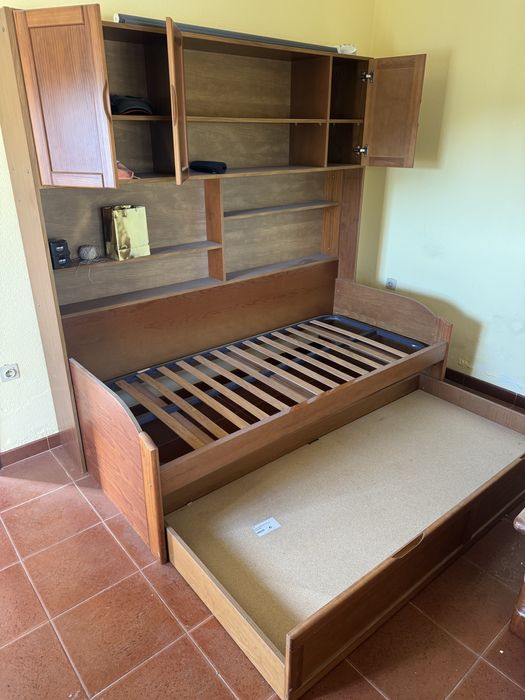 Estudio com 2 camas bom estado