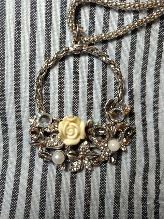 Colar Prateado com Pingente - Ref.: B - 5