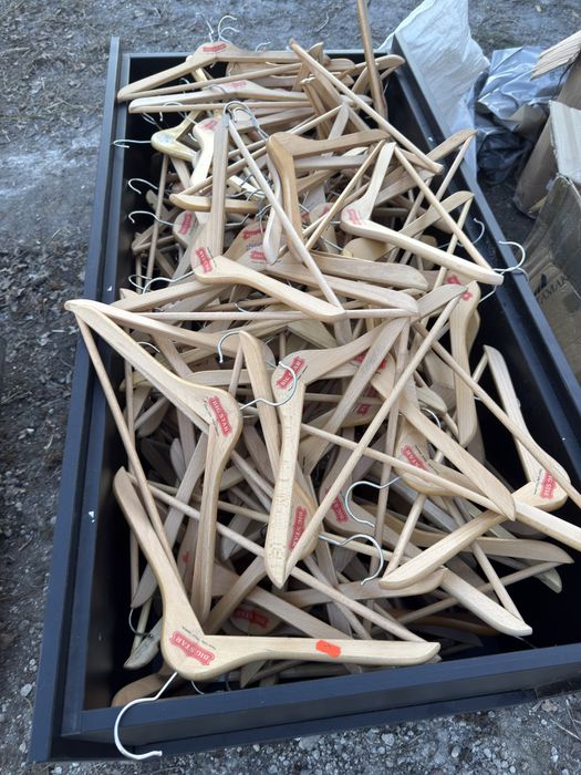 Wieszaki na ubrania drewniane