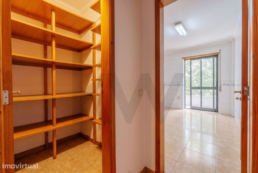 Apartamento T2 com Garagem no Centro das Caldas da Rainha