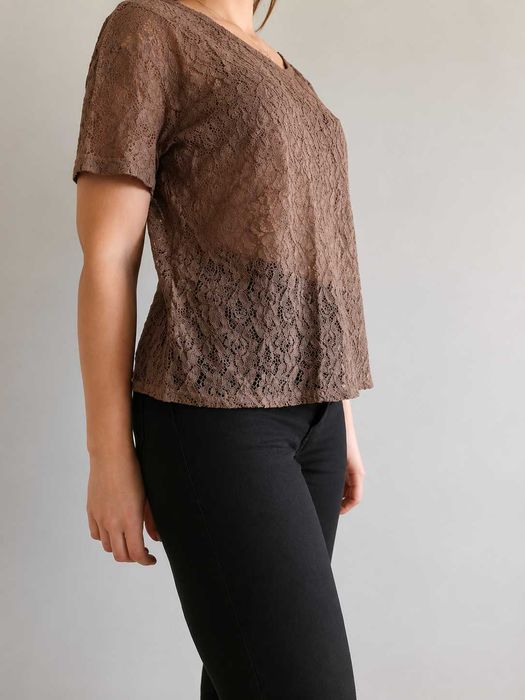 Blusa Rendada Taupe com Laços Pretos nas Costas - See U Soon