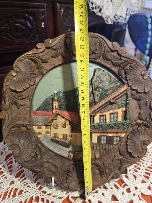 Drewniany talerz na ścianę, płaskorzeźba