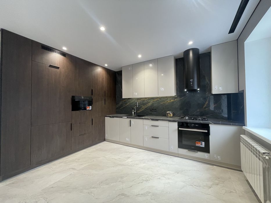 3 кім.квартира з Новим ремонтом Укомплектованою кухнею Панчішна ф-ка