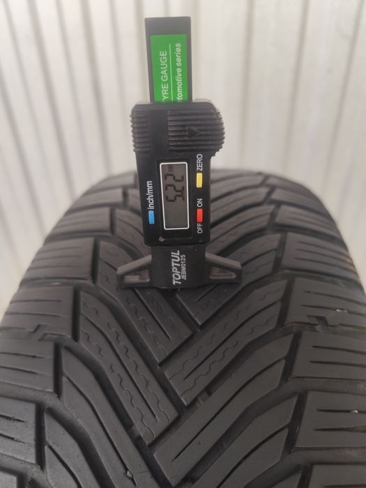 MICHELIN 215/60r16 , зима