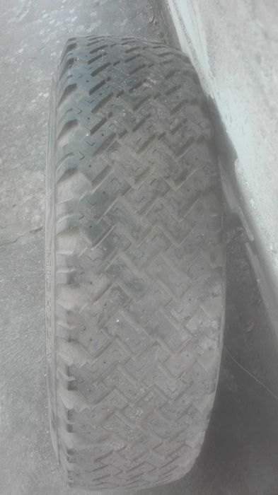 pneu suplente 4x4 jipe R16 furação nissan