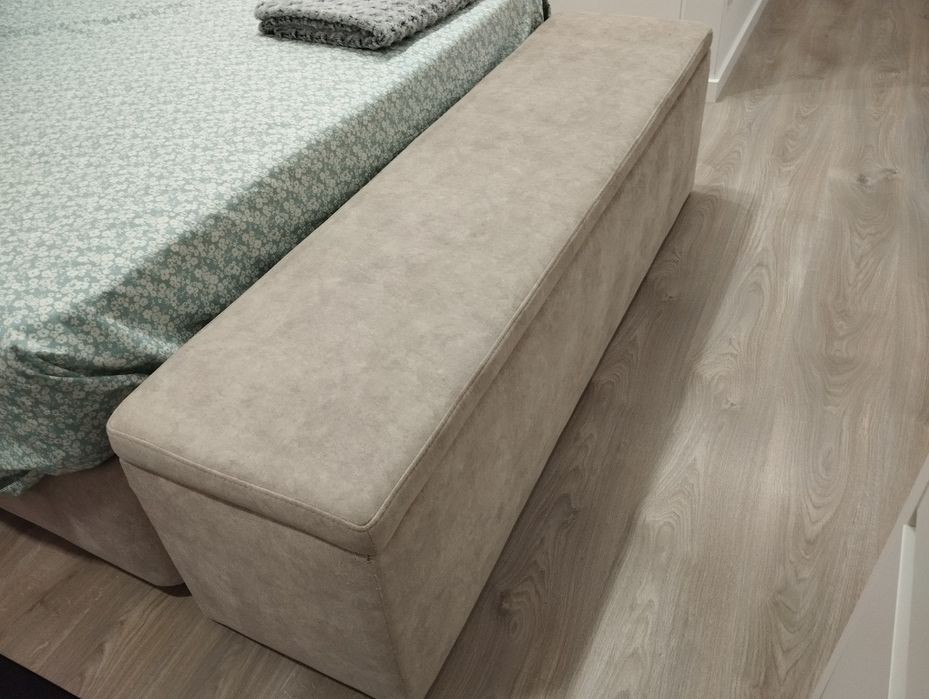 Cama estofada com banqueta 1,60 x 2,00m