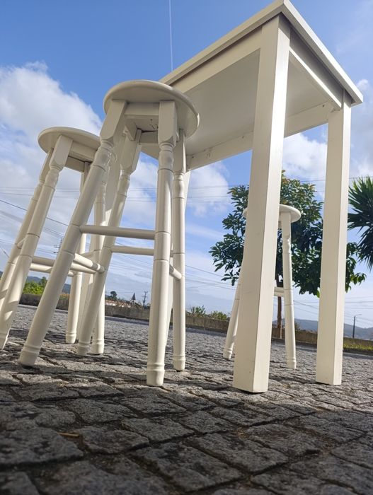 Mesa alta +3 Bancos Altos