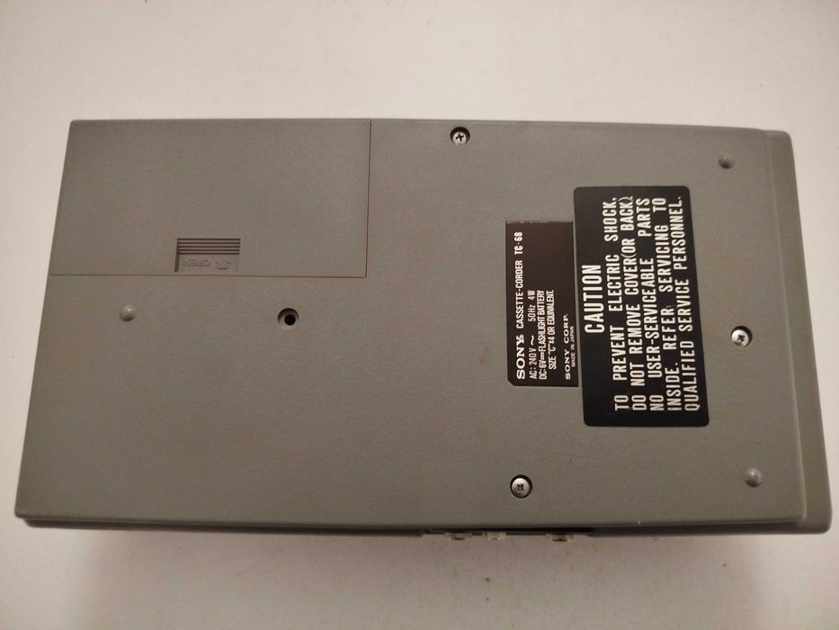 Magnetofon kasetowy Sony TC68 przenośny lata 70 PRL opis części