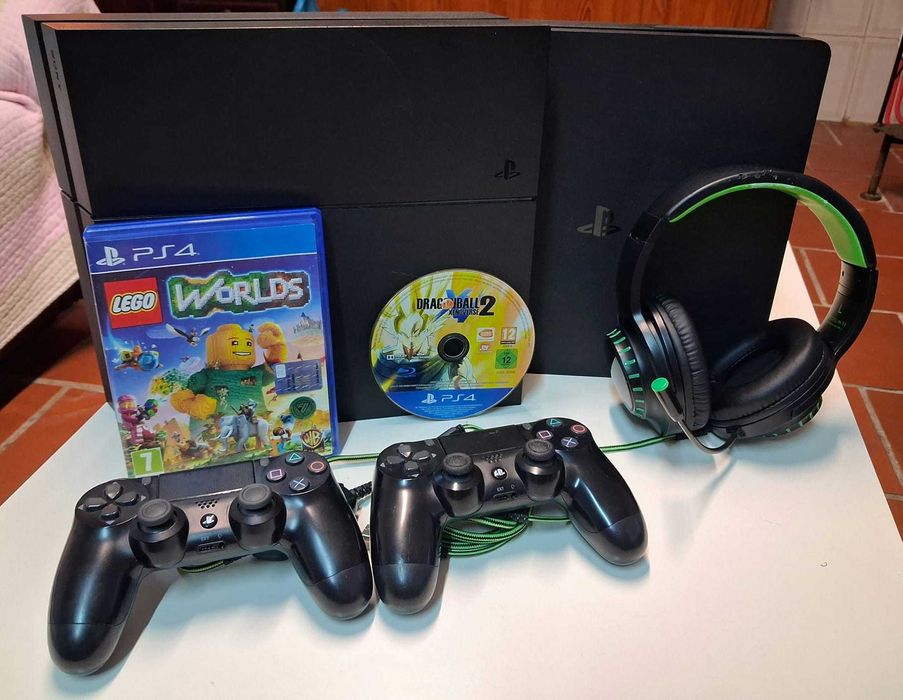 Mega Pack PlayStation 4: 2 Consolas + 2 Comandos + Jogos + Headset