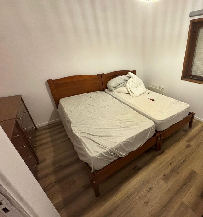 2 Camas de Solteiro e 3  Cómodas