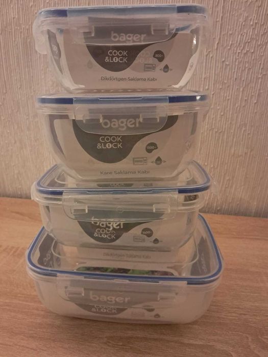 Pojemniki plastikowe 4 szt.