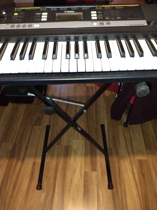 Keyboard Yamaha e243