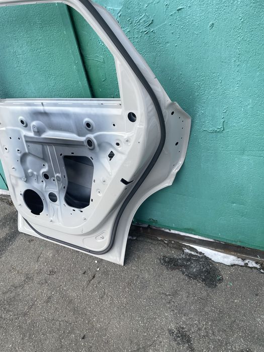 Двері праві ауді є трон e tron 4ke