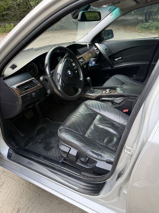 BMW e60 530D.