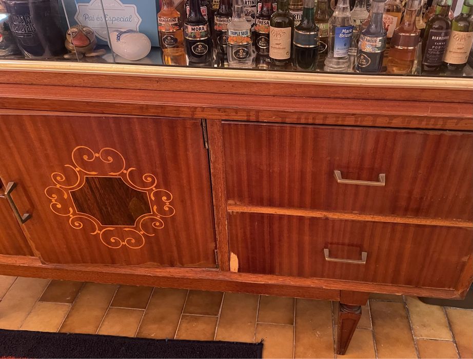 Cristaleira antiga para restauro