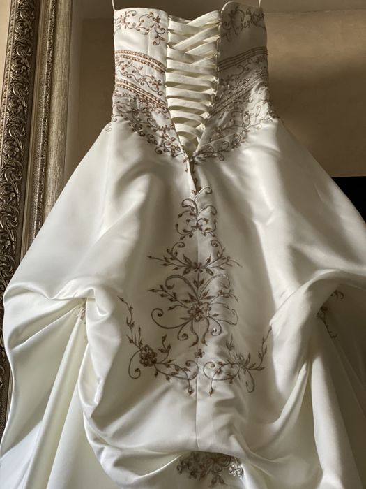 Брендова весільна сукня Maggie sottero зі шлейфом