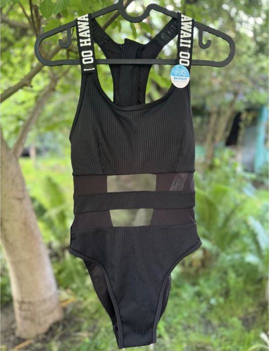 Купальник суцільний стильний та гарний з вирізом на спинці