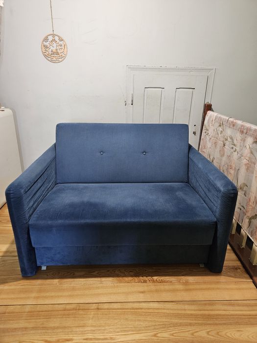 Niebieska 2-osobowa sofa Loma firmy Black Red White