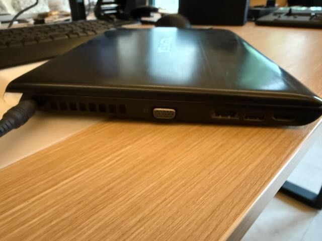 Portátil Toshiba i7 c/ Docking Station