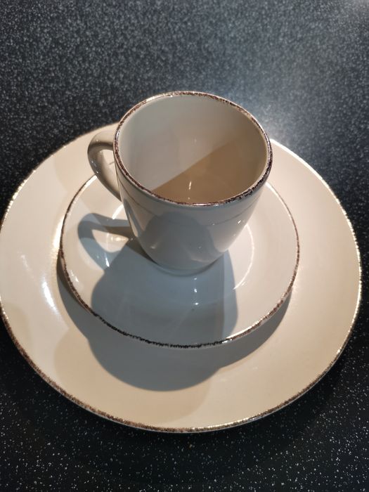 Zestaw filizanki do kawy i talerzyki deserowe