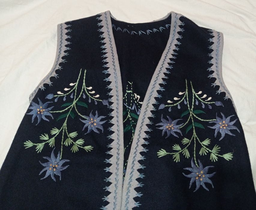 Жилетка вишиванка жіноча прадиційна M/L.