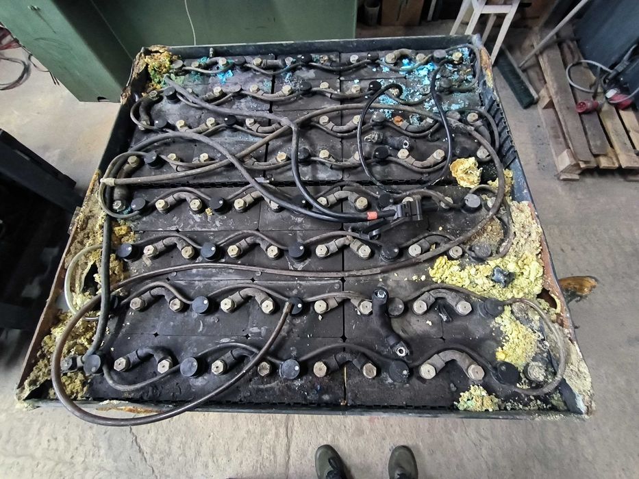 Serwis akumulatorów trakcyjnych baterii wózków widłowych 24V 48V 80V