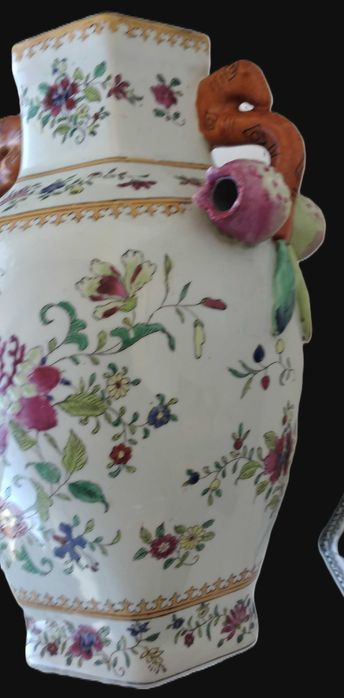 Pote com asas e tampa, em cerâmica da china, muito antigo