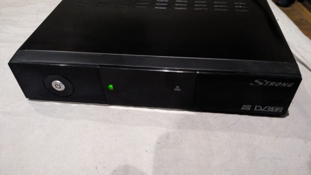 Продам т-2 тюнер strong  srt 8500
