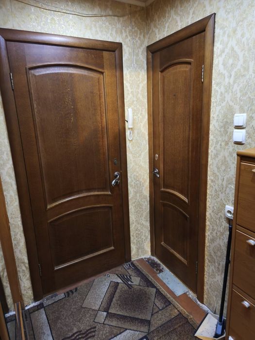 сдам 1 ком Тополь 1 дом 25  рядом Варус, есть гараж