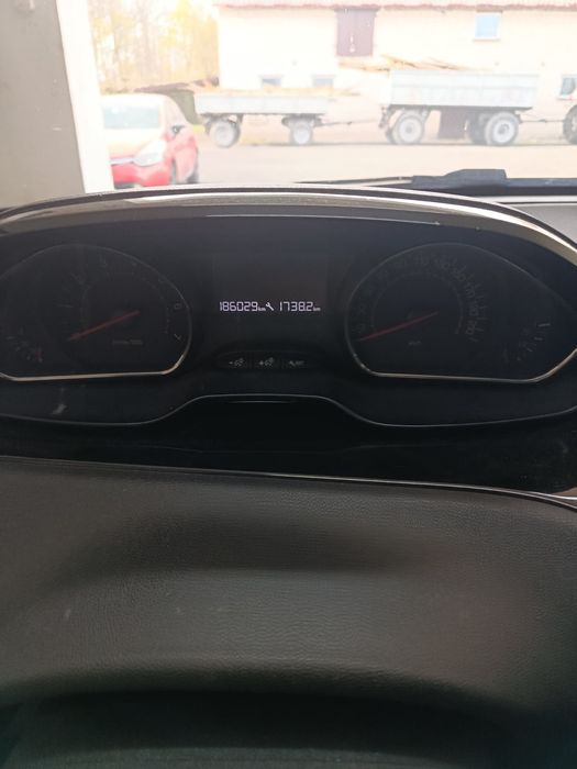 Peugeot 208 Czarny