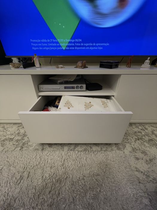 Movel de televisão branco