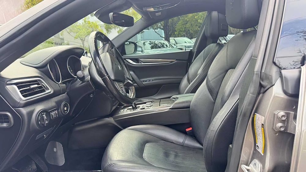 Maserati Ghibli      2019