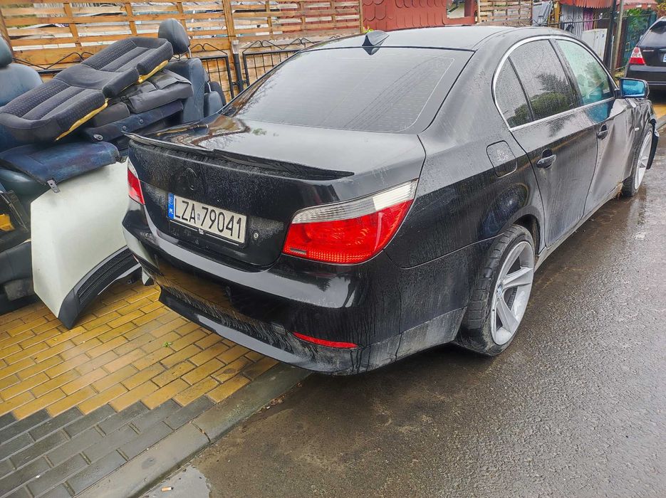 Zderzak tylny BMW E60 Sedan Czarny kolor do założenia
