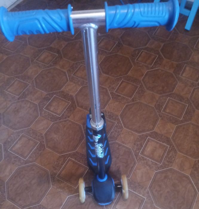 Самокат для хлопчика.