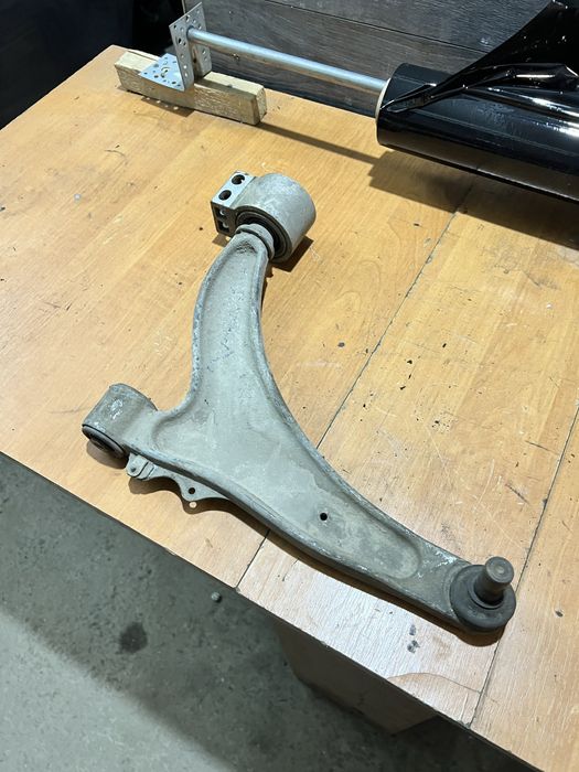 Рычаг передний левый опель инсигния 2008-2013 13318884 13273604