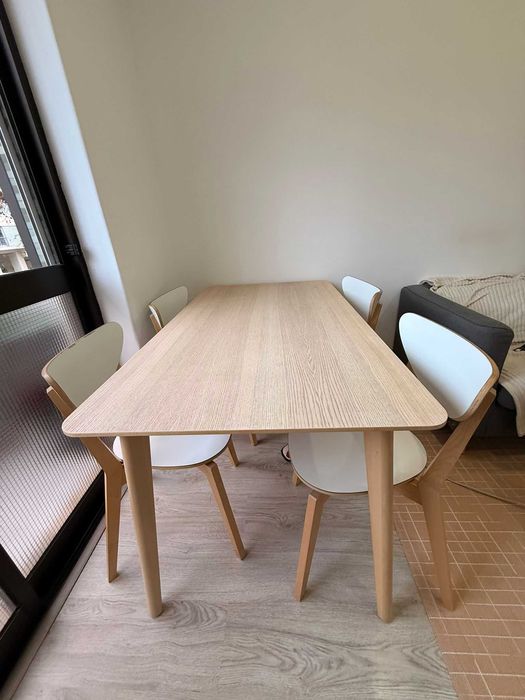 Mesa com cadeiras IKEA