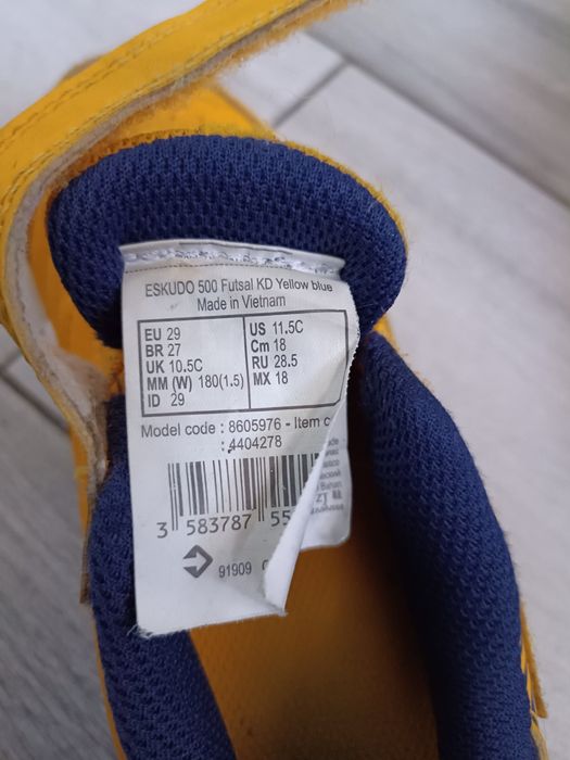 Buty na wf halówki 29 chłopięce piłka nożna na rzep