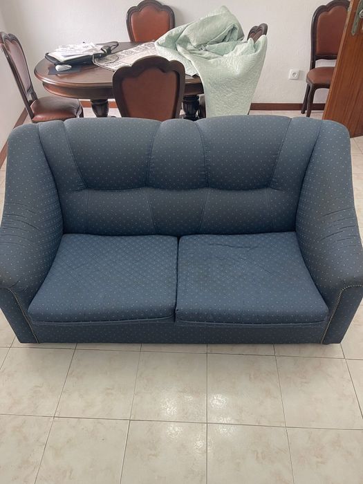 DOAÇÃO - Sofá de 2 Lugares em Bom Estado