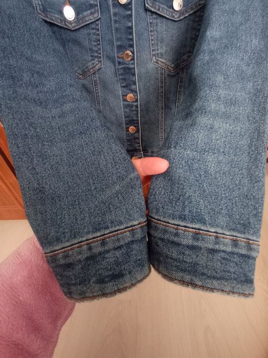 Продаю жіночу джинсову куртку