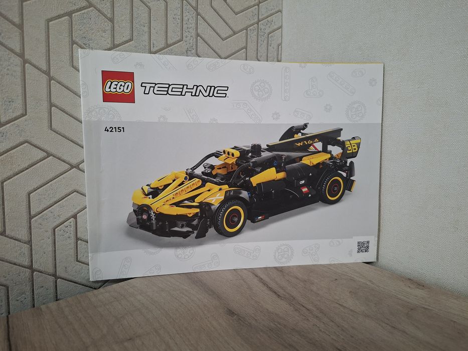 LEGO Technic 42151 Bugatti Bolide з інструкцією