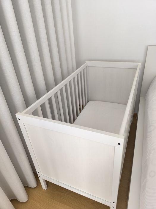 colchão para berço IKEA skönast + resguardos LENAST