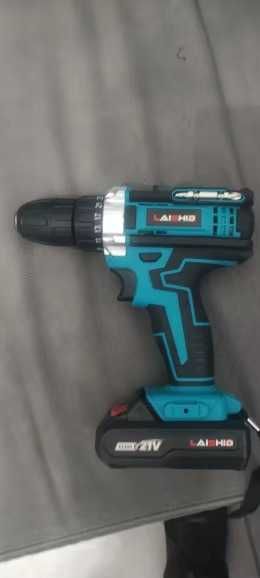 Parafusadora 18v nova na caixa, como as fotos mostram.